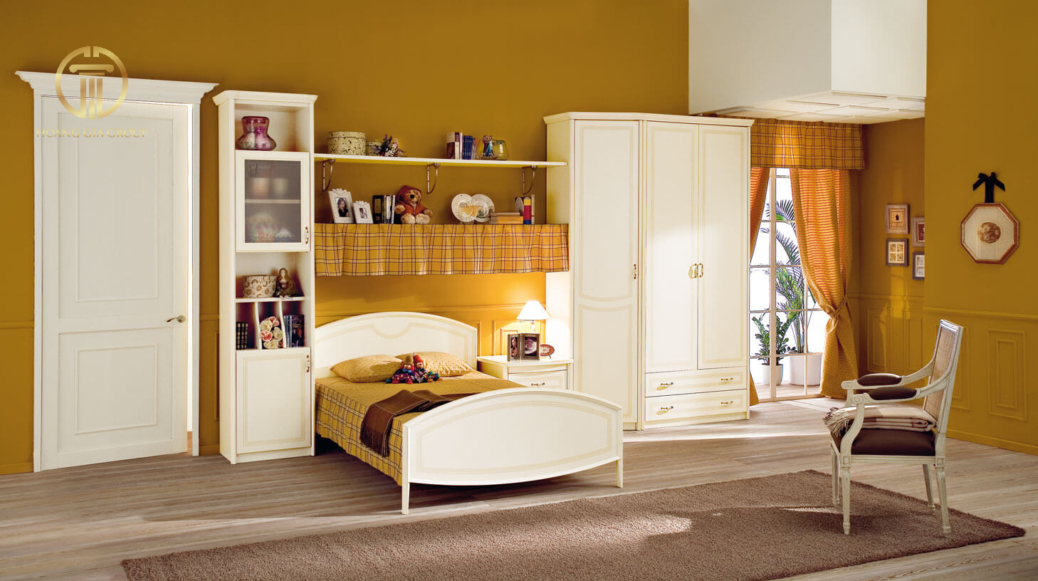 Căn phòng mang hơi hướng tân cổ điển hiện đại nổi bật với 2 gam màu chủ đạo vàng và trắng